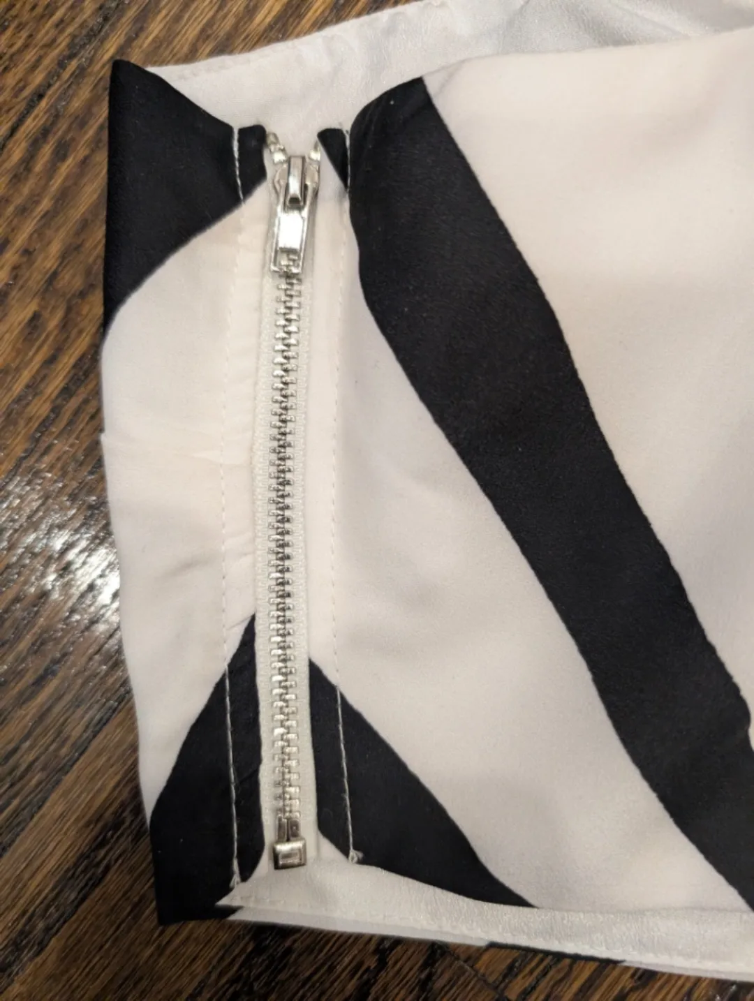 L'ATISTE by Amy Black and White Striped One Shoulder Crop Top image indicator(4)