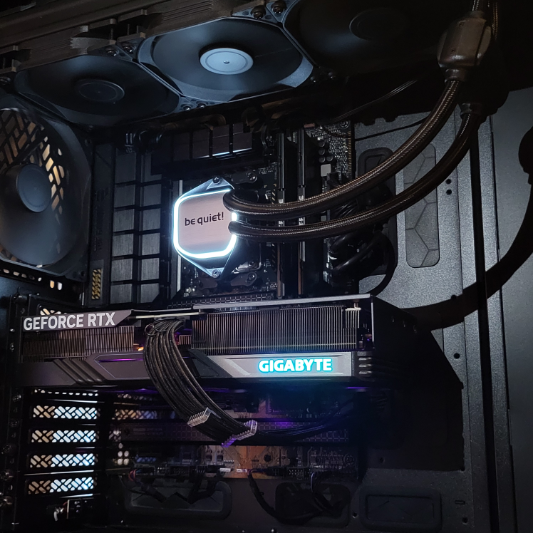 RTX 4070 Gaming PC - Ryzen 7 7800X3D - 32GB Ram - photo 4