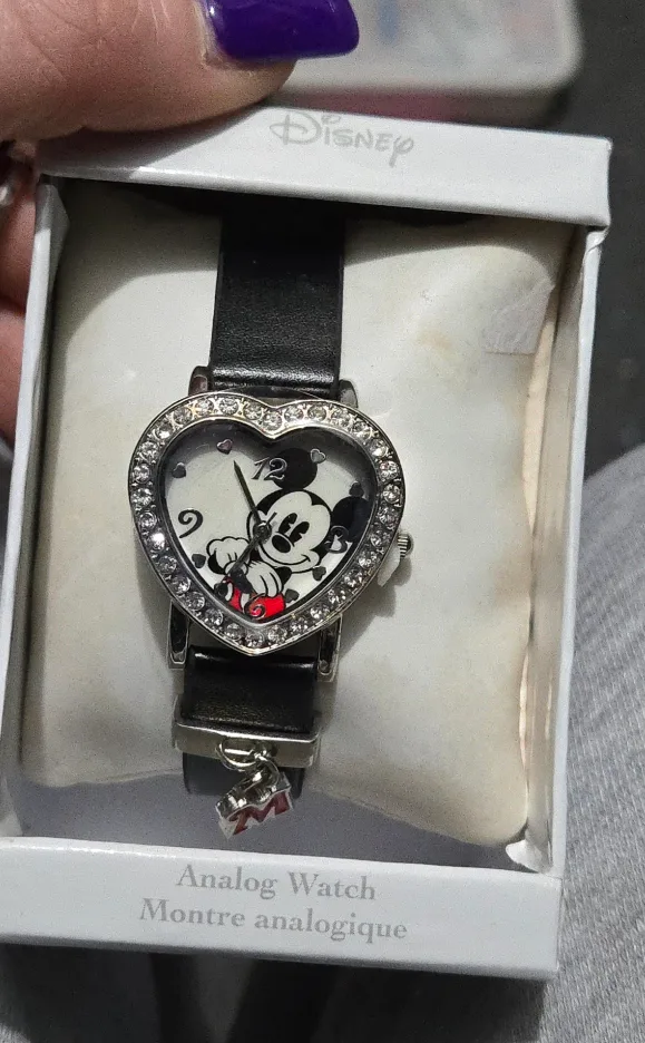 Disney Mickey Mouse Heart Shaped Analog Watch image indicator(2)
