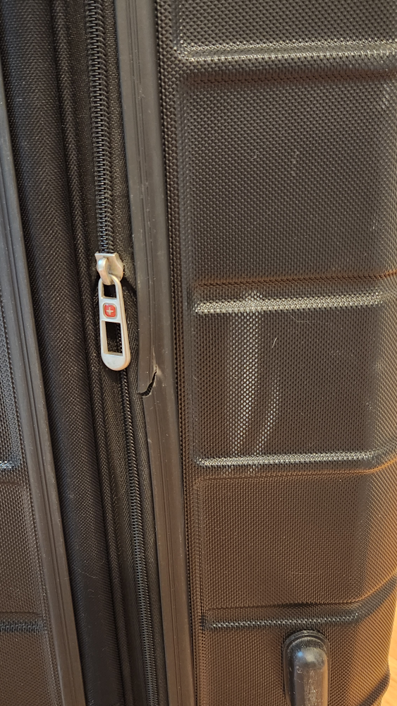 Large Black Swiss Gear Suitcase with Wheels - photo 5