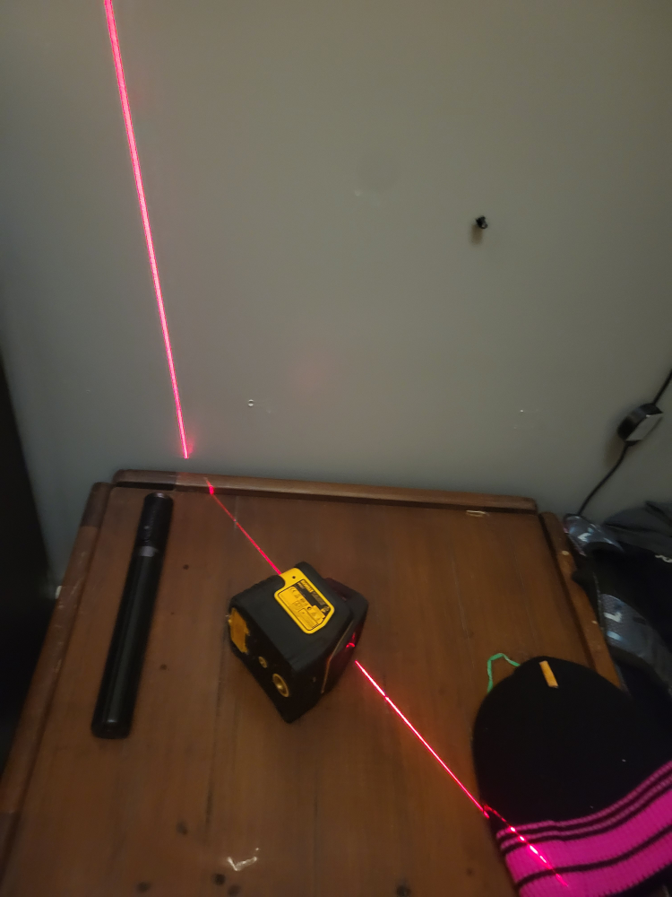 Dewalt DW0811 Self-Leveling Cross-Line Laser Level - photo 2