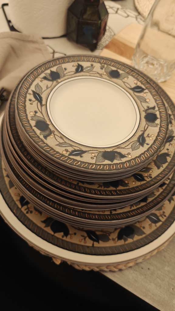 Mikasa Intaglio Arabella Dinnerware Set - photo 3