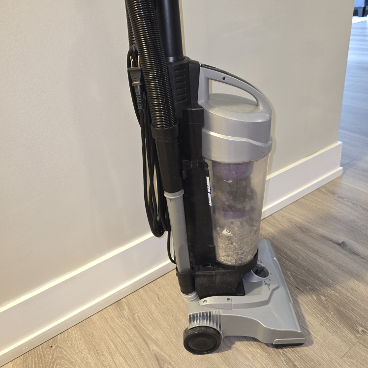 Very Strong Bissell Upright Vacuum - AeroSwift -  Move out sale - photo 3