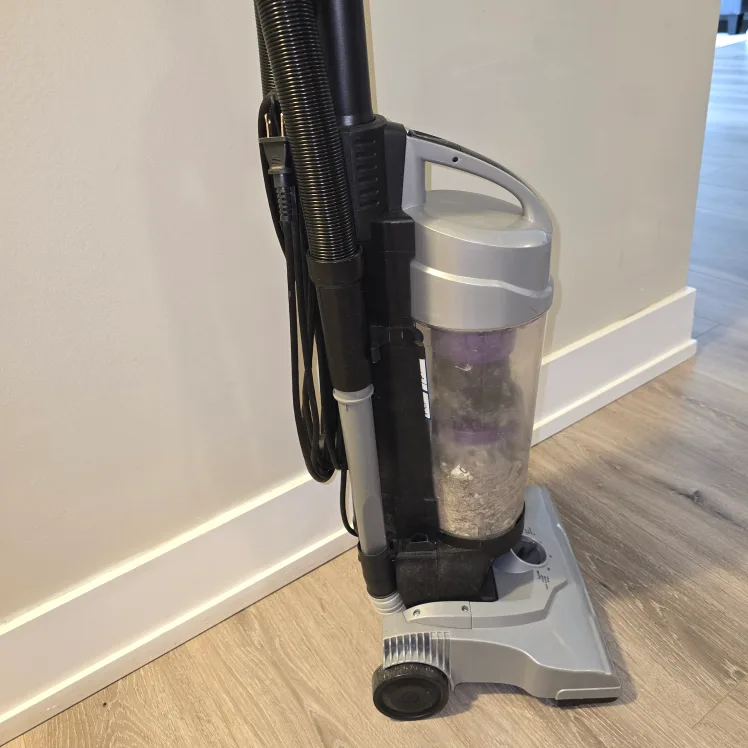 Very Strong Bissell Upright Vacuum - AeroSwift -  Move out sale image indicator(3)