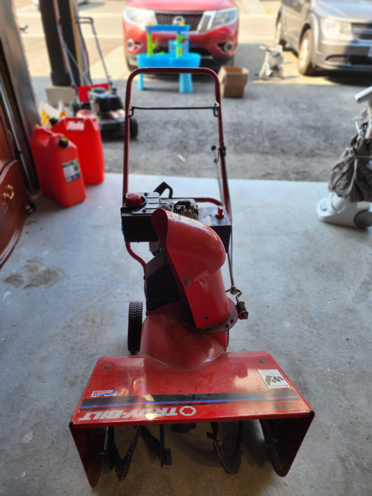 Troy-Bilt 21" Snowblower - photo 4
