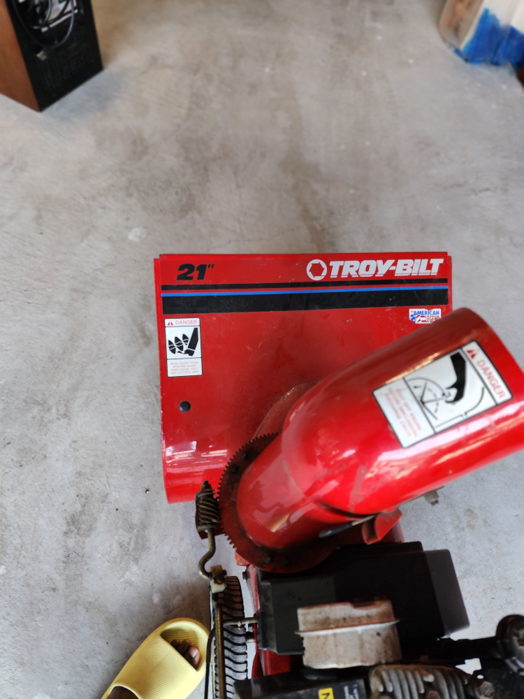 Troy-Bilt 21" Snowblower - photo 5