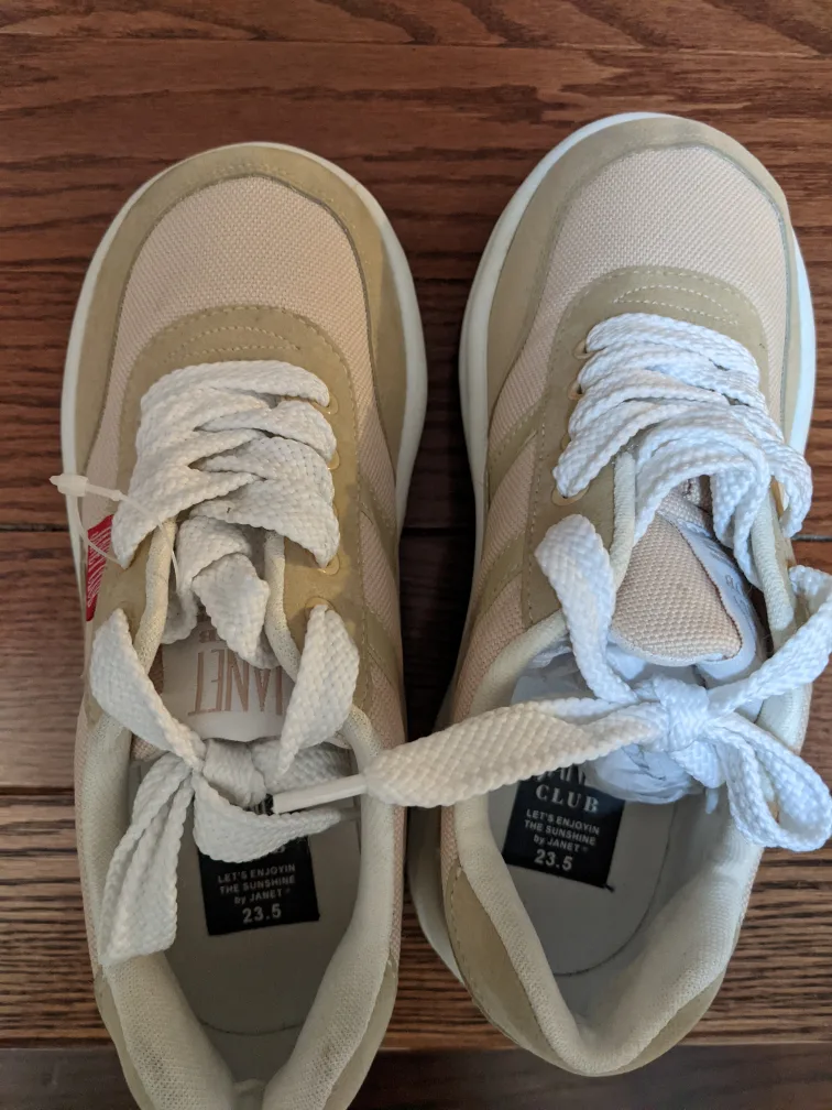 New Janet Club Beige Platform Sneakers - Size 23.5 image indicator(3)