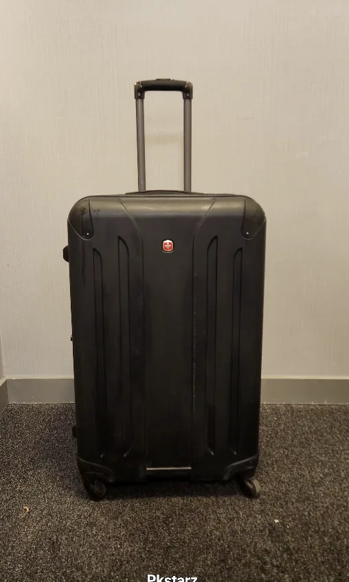 SwissGear Black Checked Luggage thumbnail