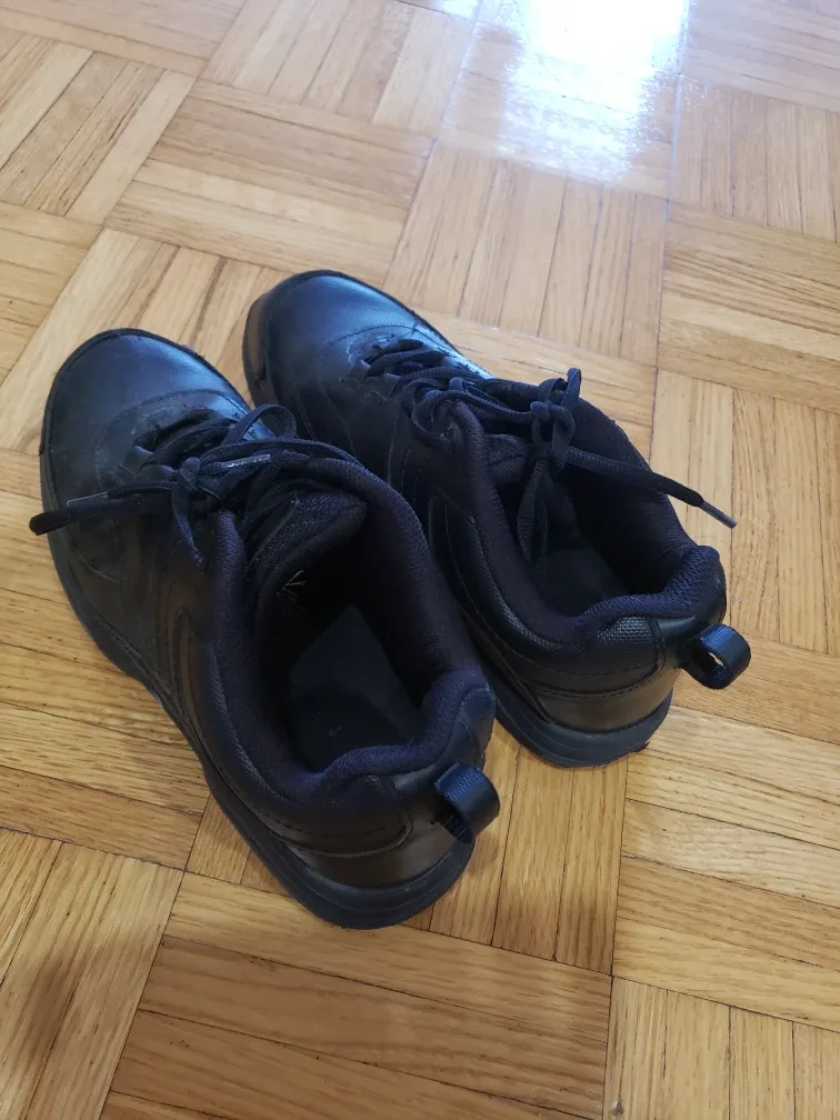 SafeTstep Women's Black Leather antislip Shoes - Size 8.5 image indicator(3)