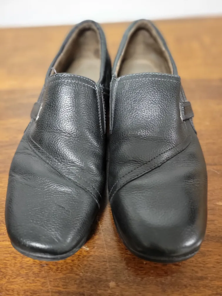 Women's Black Leather  Slip-on Shoes - Size 7.5 image indicator(2)