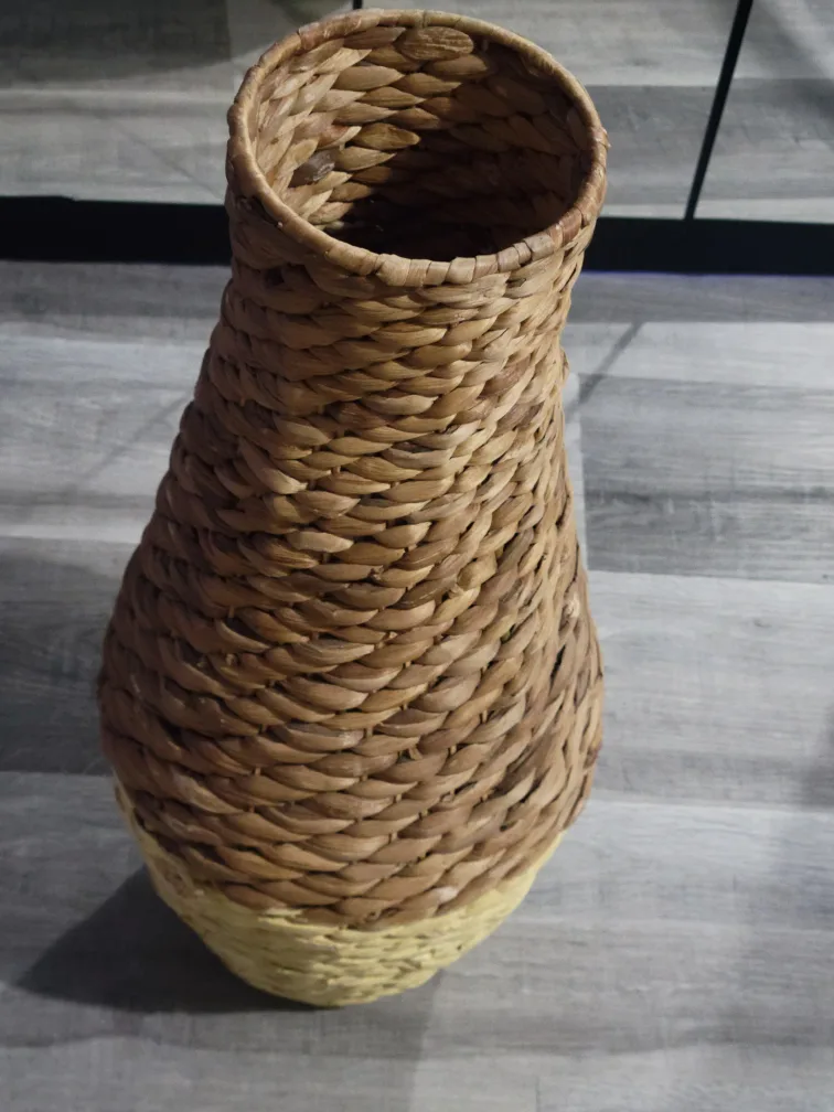Large Woven Seagrass Vase image indicator(2)