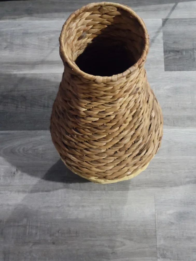 Large Woven Seagrass Vase image indicator(4)