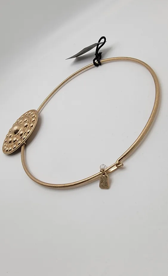 Soho Gold Shield Pendant Wire Collar Necklace – 17” 🏈 image indicator(6)