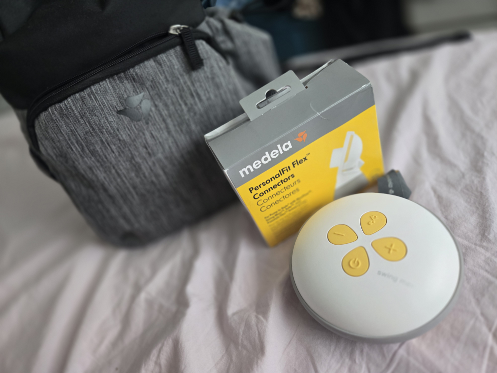 Medela Freestyle Breast Pump with Bag and Accessories - photo 2