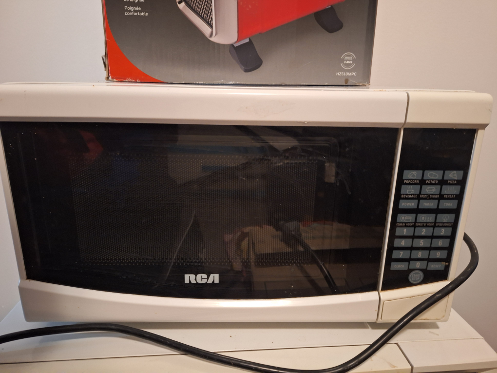 RCA Microwave - White