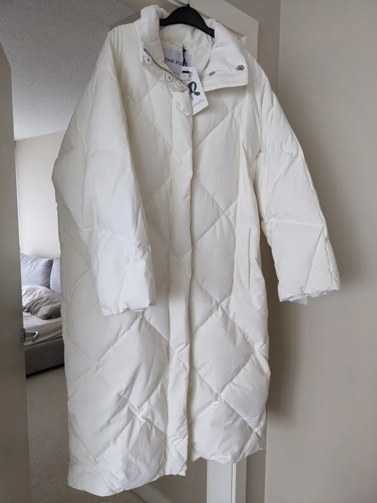 BRAND NEW Stand Studio Anissa Oversized Quilted Down Coat image indicator(4)