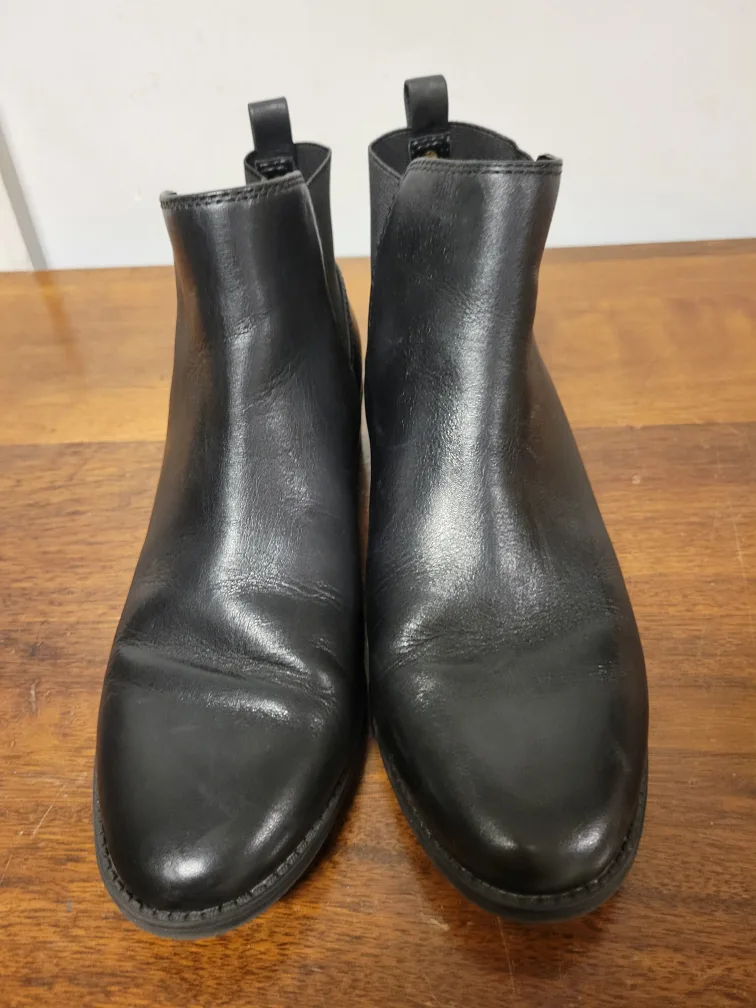 Aldo Black Leather Ankle Boots - Size 7.5 image indicator(2)