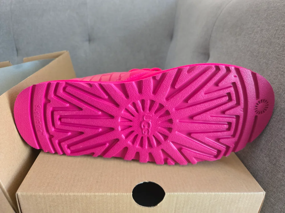 UGG Neumel Chukka Boots - Pink - Women's Size 8 image indicator(2)