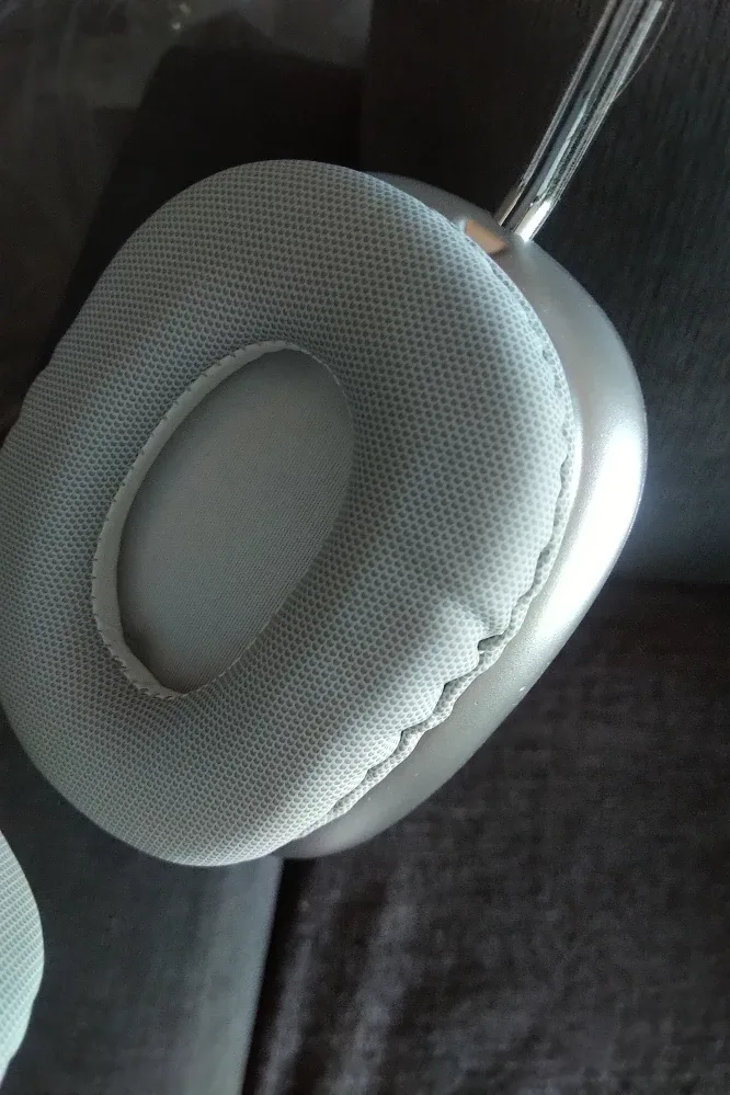 Wireless Over-Ear Headphones - Silver and White image indicator(6)