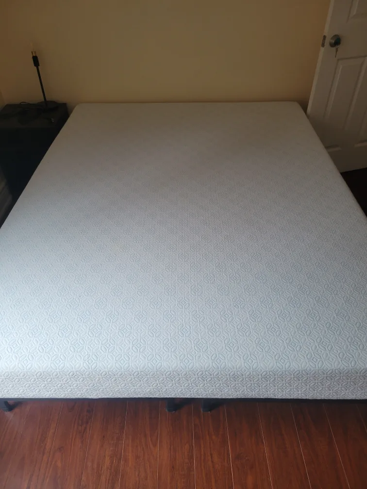Zinus Queen Mattress thumbnail