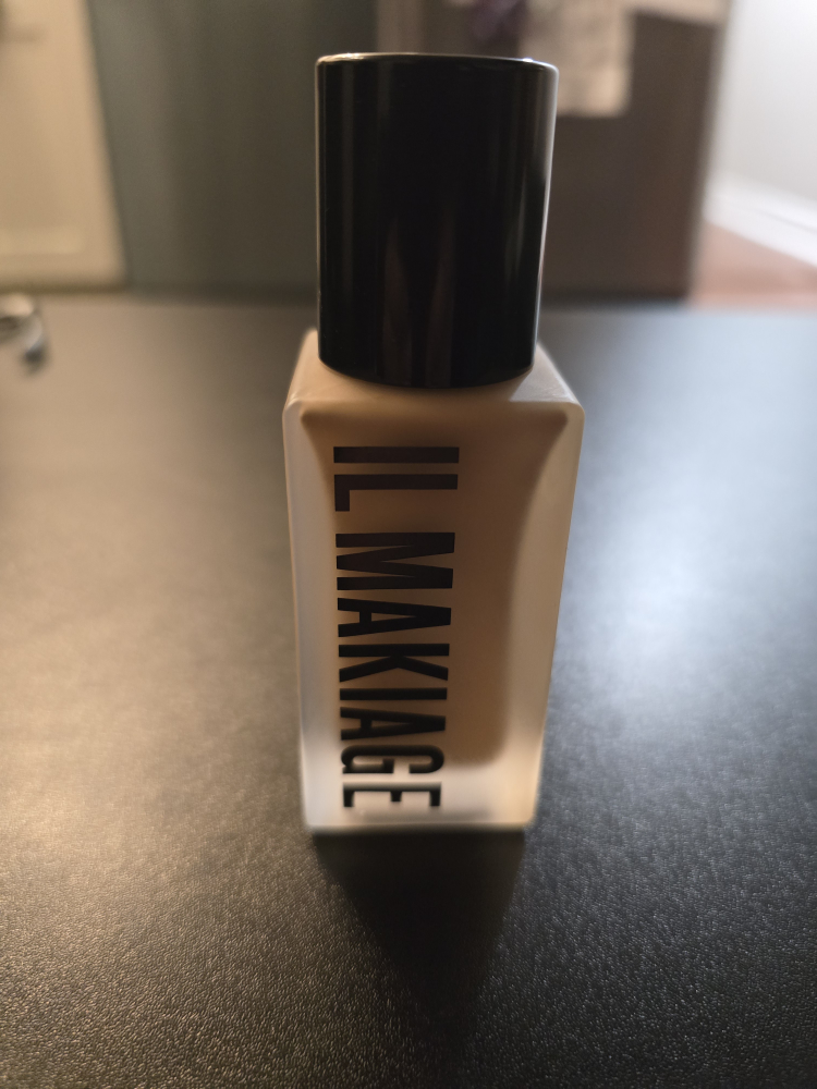IL MAKIAGE Woke Up Like This Foundation
