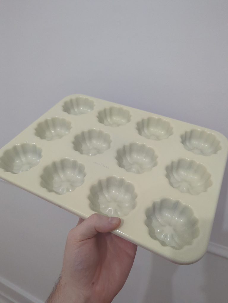 12-Cup Mini Bundt Cake Pan