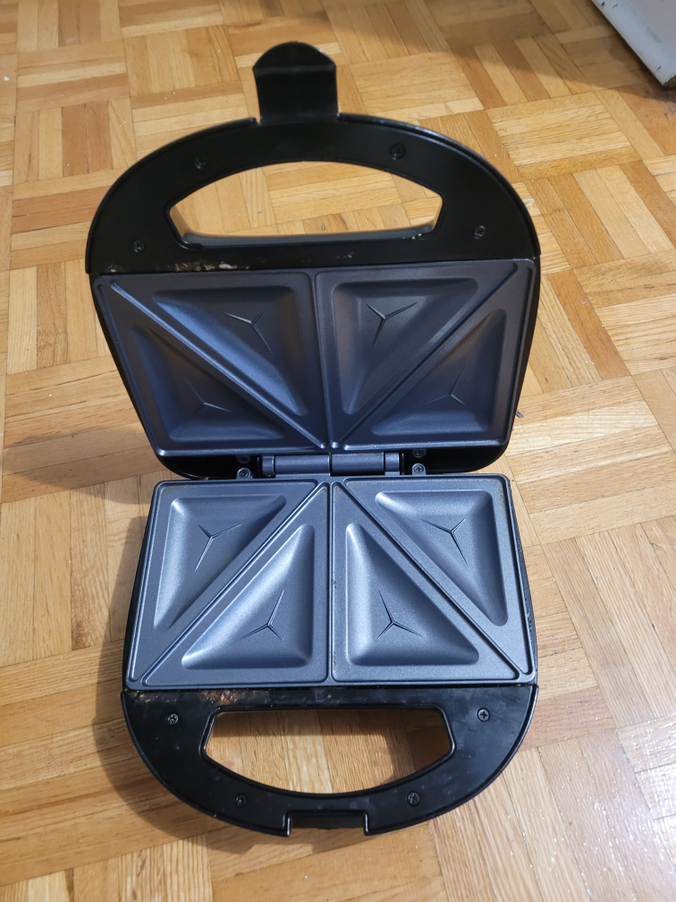 Toastmaster Two-Slice Sandwich Maker - photo 2