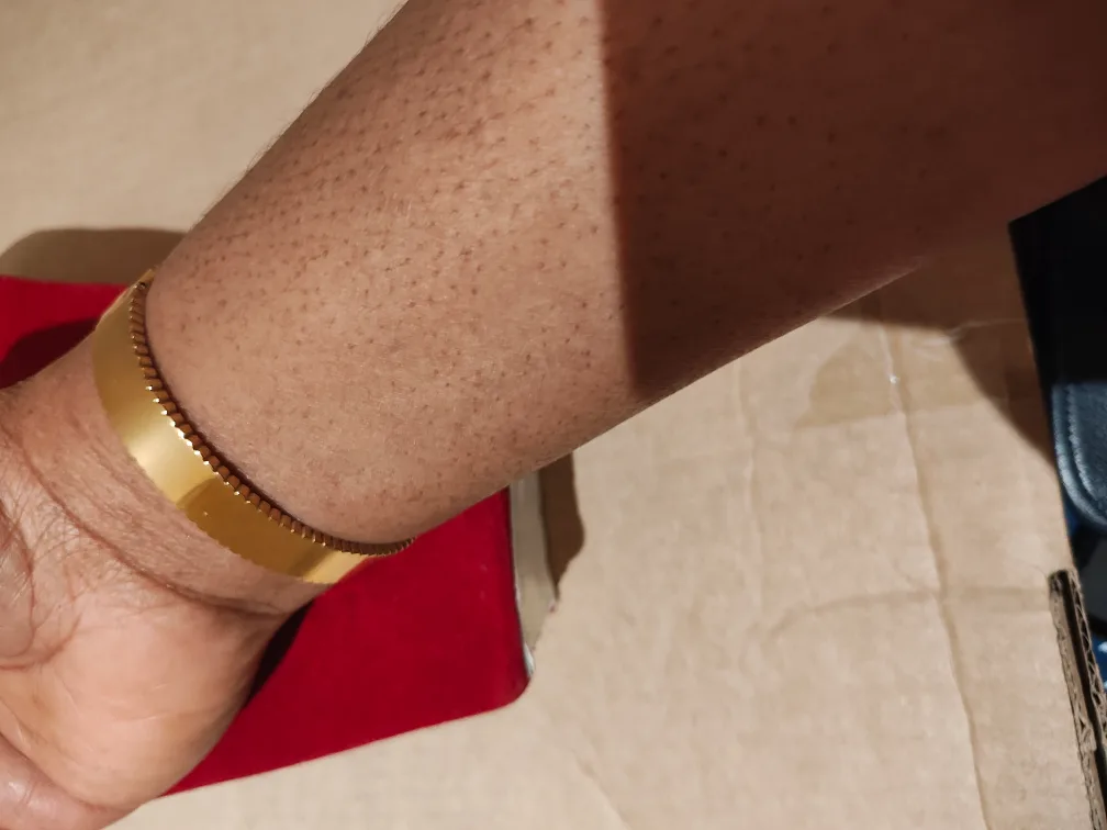 Gold Bracelet with Black Clover Motifs image indicator(3)