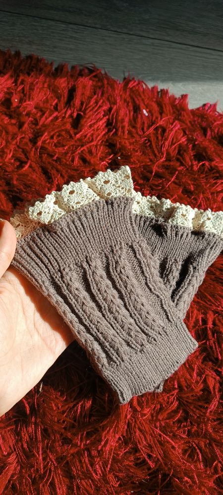 Knitted Arm Warmers with Lace Trim - photo 4