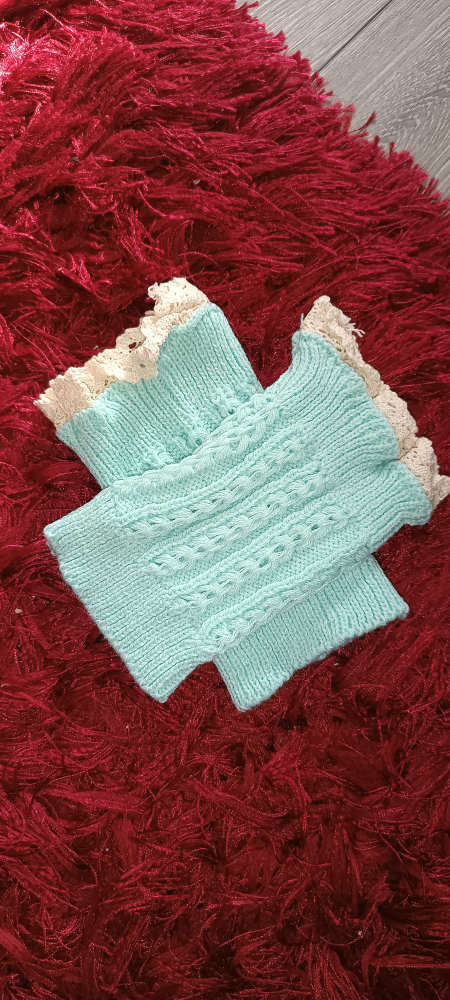 Knitted Arm Warmers with Lace Trim - photo 5