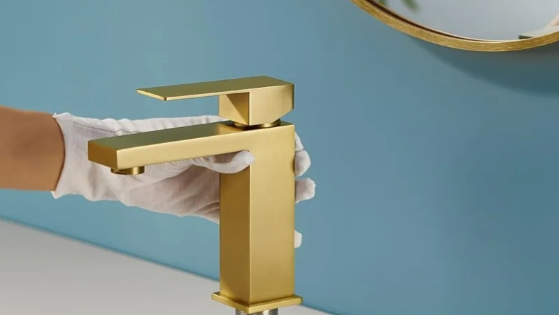 Gold Bathroom Faucet Set with Drain