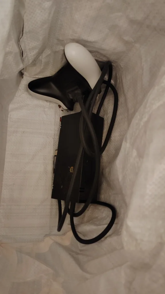 White Xbox One Console image indicator(5)