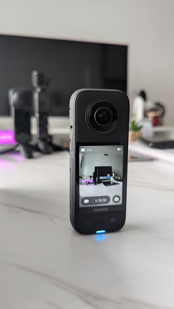 Insta360 X3 + Extra Battery - photo 3