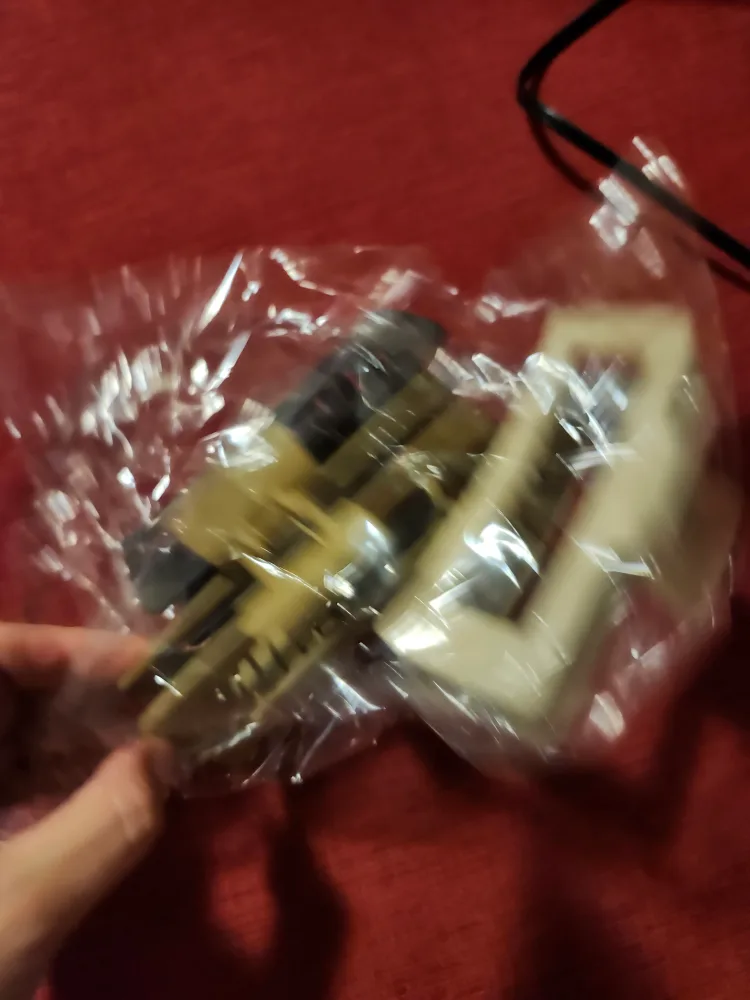 Three Claw Hair Clips - Black and Beige image indicator(4)