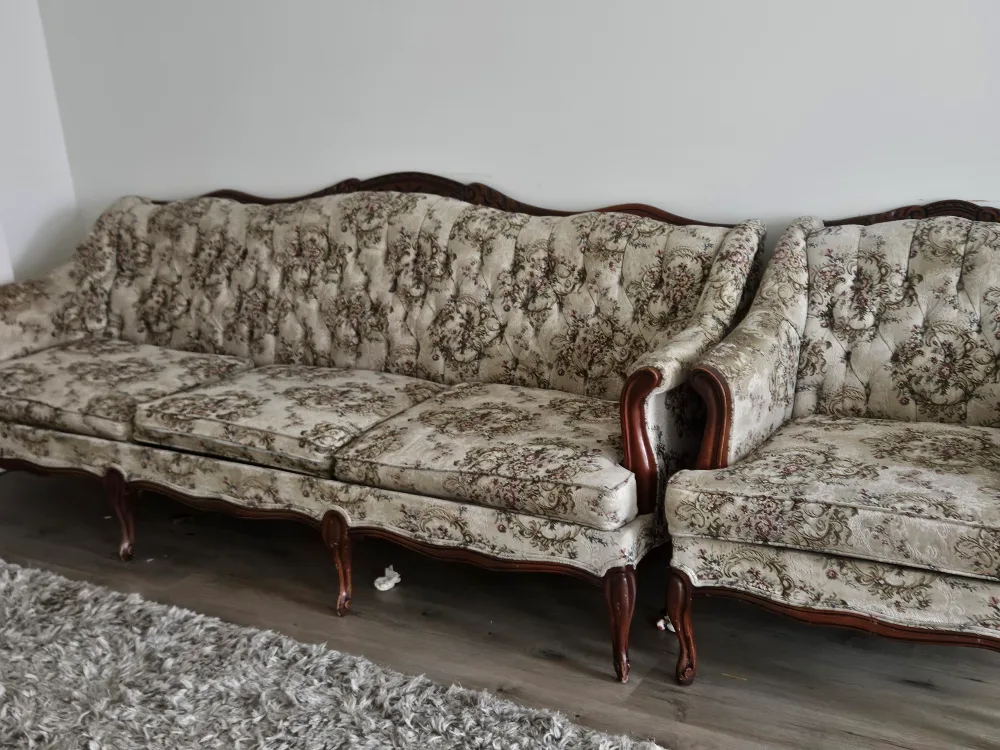 MOVE OUT SALE - Vintage Floral Sofa, chair and Loveseat Set image indicator(2)