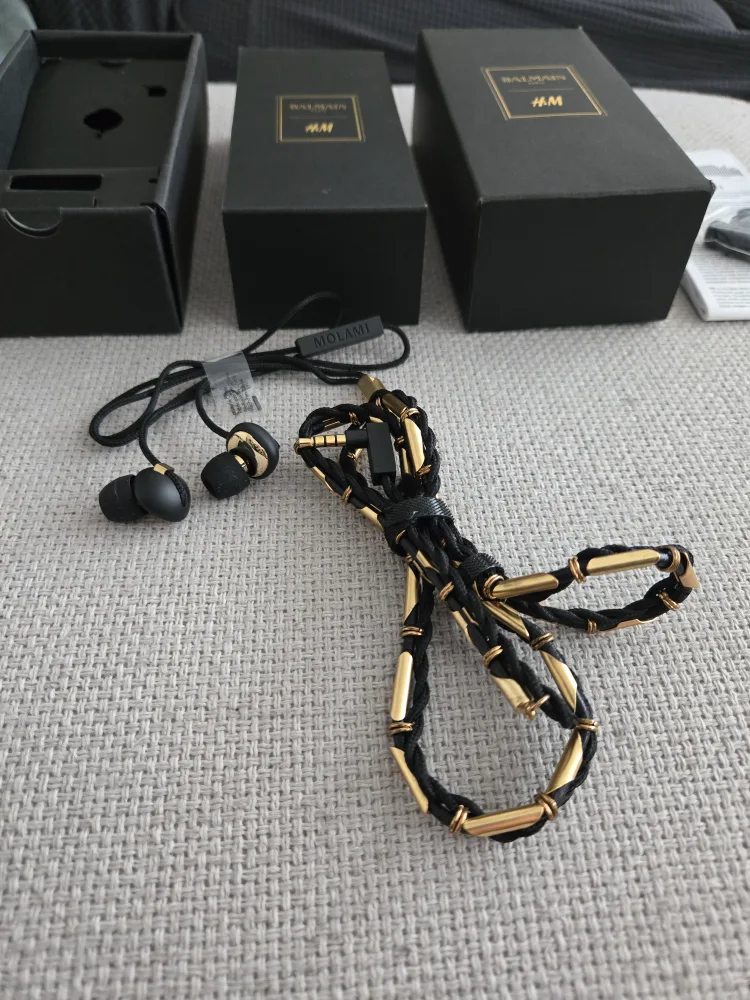 Balmain x H&M headphones image indicator(3)