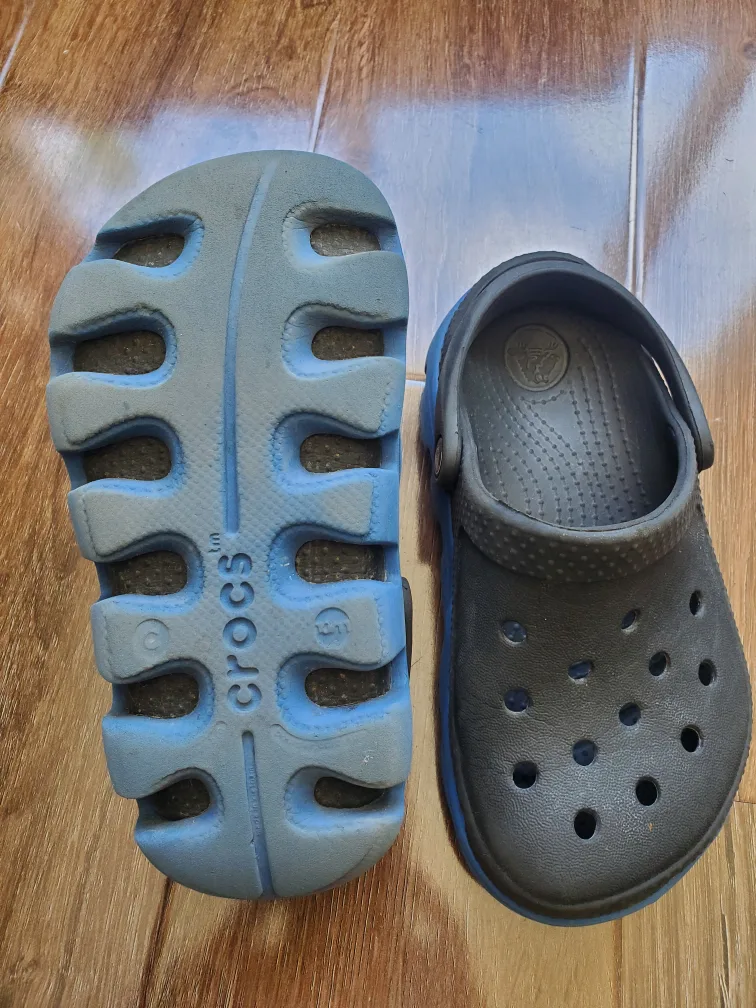 Crocs Kids Clogs Size 10/11 image indicator(5)