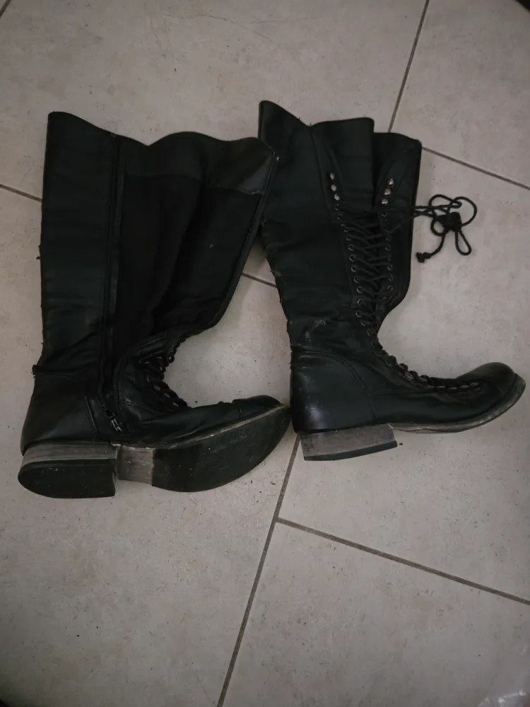 #FREECYCLE Women's Black Knee-High Vegan Leather Boots - Size 6 image indicator(5)