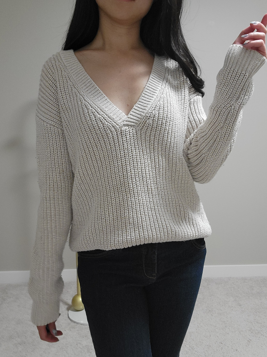 Cream-coloured V-neck Knit Sweater - photo 3