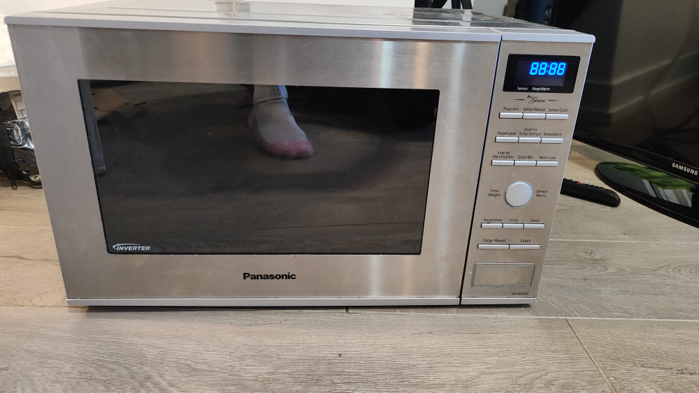 Panasonic Inverter Microwave NN-SD681S