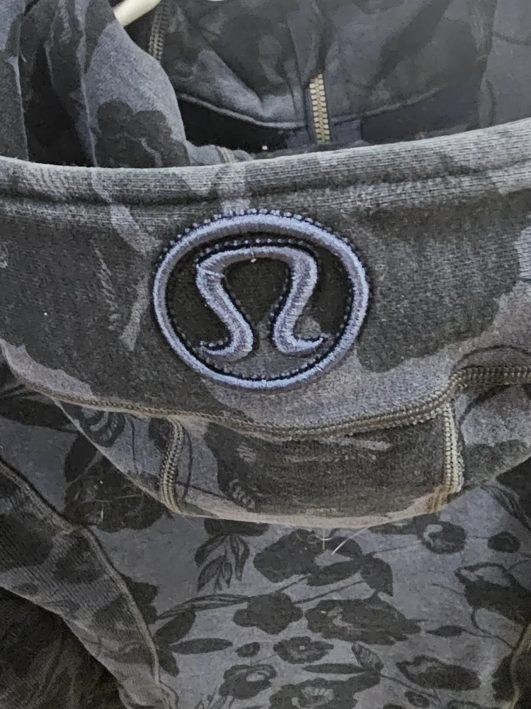 🏈Lululemon Scuba Hoodie - Floral Print - Size 6 image indicator(3)