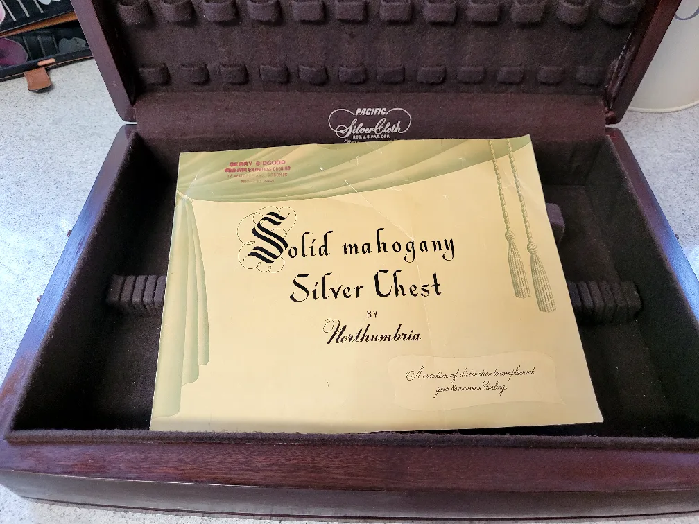 Silver Chest- Mahogany image indicator(3)