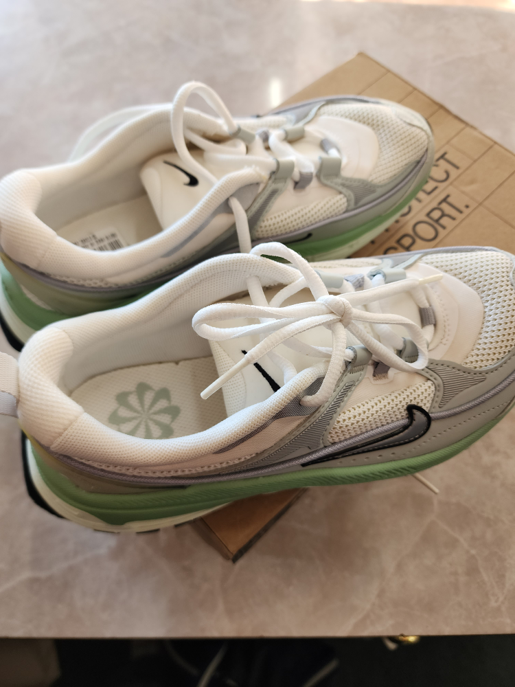 Nike Air Max Bliss Sneakers - Women's Size 6.5 - photo 2