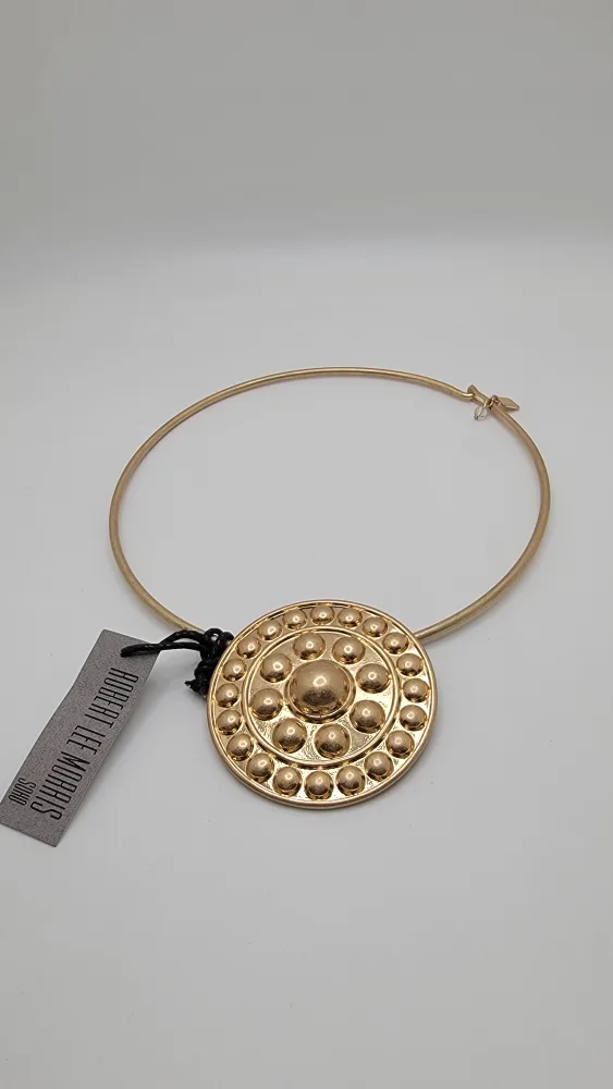Soho Gold Shield Pendant Wire Collar Necklace – 17” 🏈 image indicator(5)