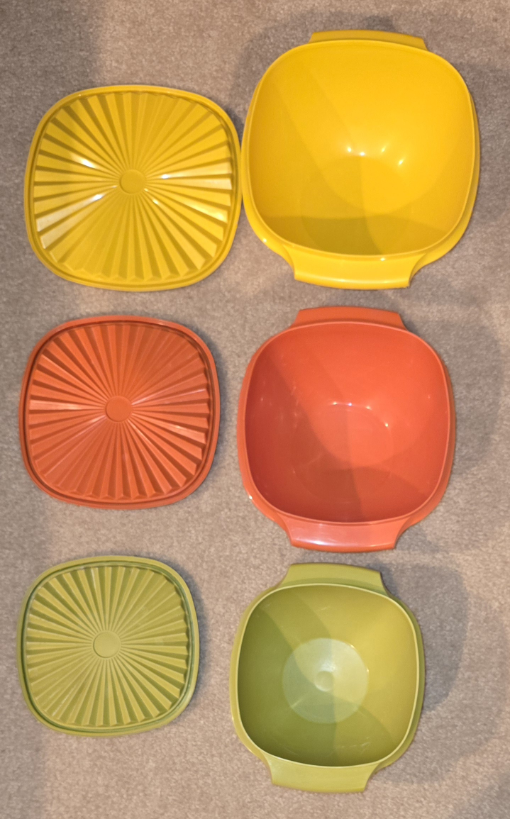 Vintage Typperware Serving Bowls with Lids