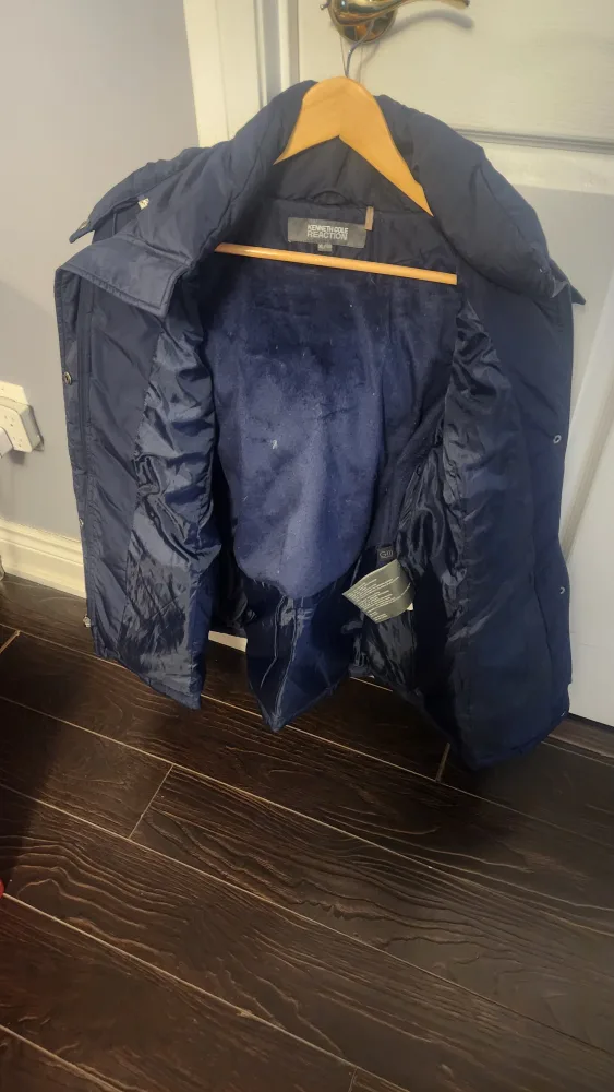 Stay Warm.. Coats in New Condition image indicator(6)