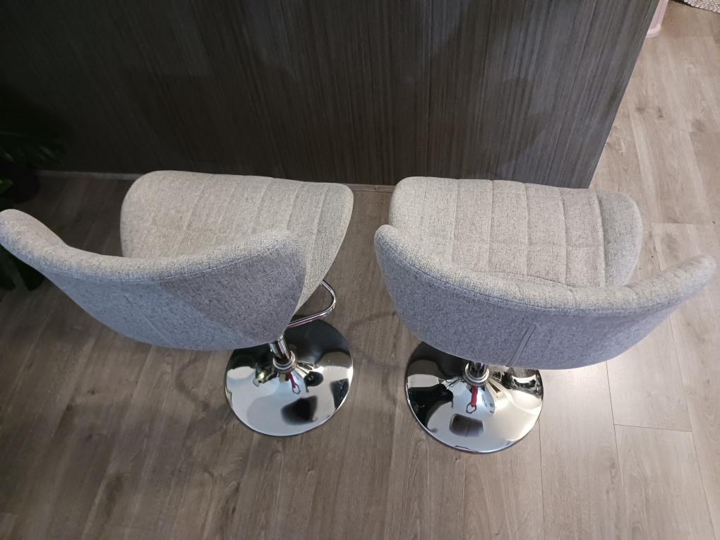 Homcom Grey Linnen - Pair of Grey Swivel Bar Stools for$100 - photo 2