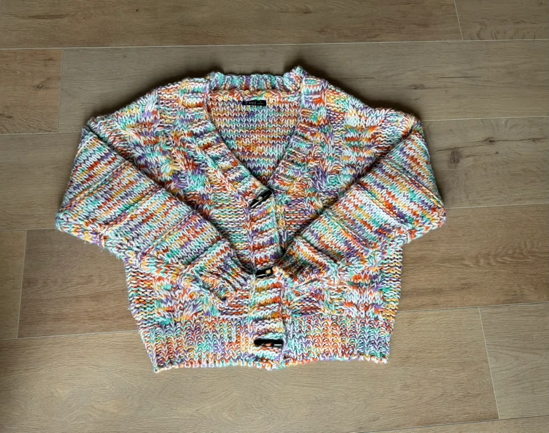 Colourful V-neck cardigan image indicator(3)