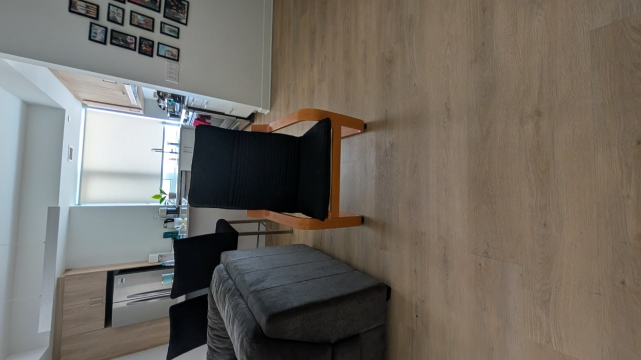 Comfortable Accent Chair with Wooden Legs - photo 2