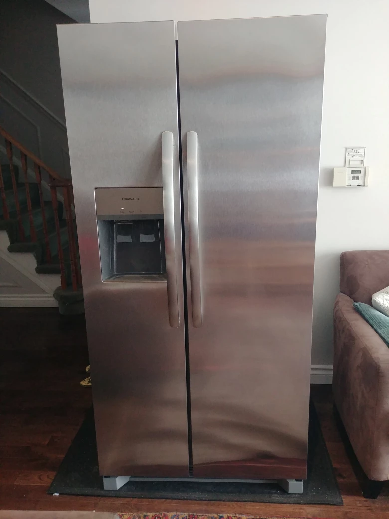 Good as New 33" Frigidaire Fridge. Under 5 yr. warranty